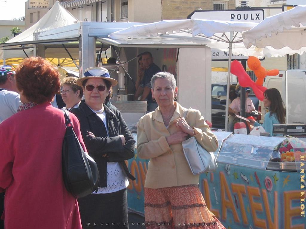 NIMES 25 MAI 2006 A  P1010008D.JPG